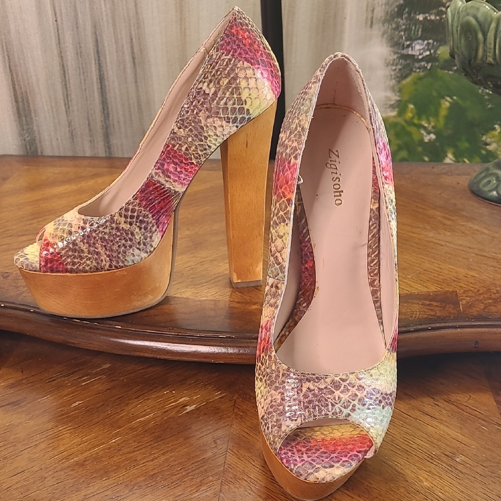 Zigi Soho Jaclyn Womens 7 Super fun colorful snake skin Platform Wood High Heels